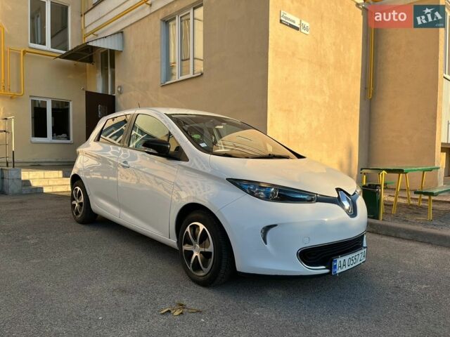 Белый Рено Зое, объемом двигателя 0 л и пробегом 130 тыс. км за 5999 $, фото 1 на Automoto.ua