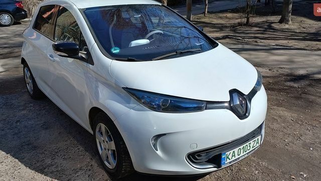 Белый Рено Зое, объемом двигателя 0 л и пробегом 112 тыс. км за 6500 $, фото 1 на Automoto.ua