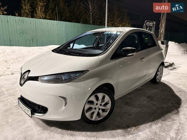 Белый Рено Зое, объемом двигателя 0 л и пробегом 117 тыс. км за 7350 $, фото 1 на Automoto.ua