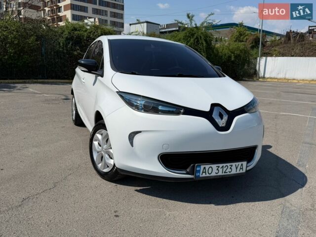 Белый Рено Зое, объемом двигателя 0 л и пробегом 134 тыс. км за 7200 $, фото 1 на Automoto.ua