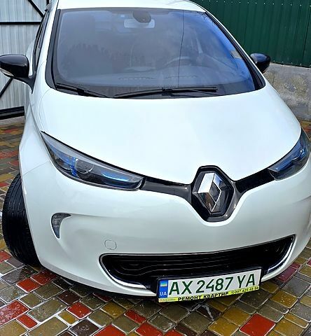 Белый Рено Зое, объемом двигателя 68 л и пробегом 110 тыс. км за 8400 $, фото 1 на Automoto.ua
