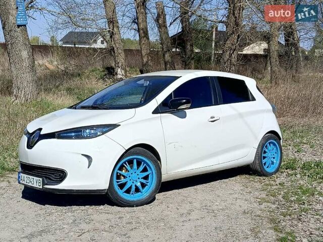 Белый Рено Зое, объемом двигателя 0 л и пробегом 150 тыс. км за 6200 $, фото 1 на Automoto.ua