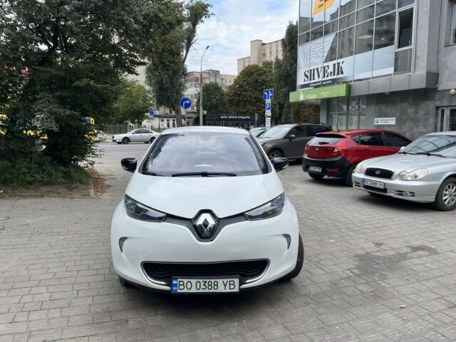 Белый Рено Зое, объемом двигателя 0 л и пробегом 102 тыс. км за 6820 $, фото 1 на Automoto.ua