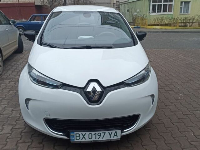 Белый Рено Зое, объемом двигателя 0 л и пробегом 120 тыс. км за 6600 $, фото 1 на Automoto.ua