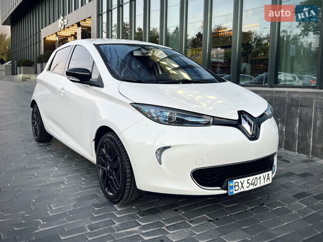 Белый Рено Зое, объемом двигателя 0 л и пробегом 127 тыс. км за 7150 $, фото 1 на Automoto.ua