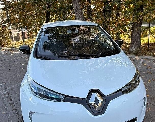 Белый Рено Зое, объемом двигателя 0 л и пробегом 78 тыс. км за 7500 $, фото 1 на Automoto.ua