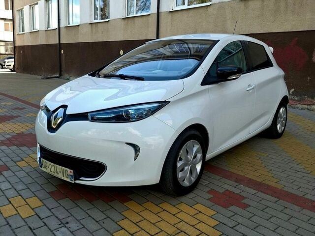 Белый Рено Зое, объемом двигателя 0 л и пробегом 30 тыс. км за 7100 $, фото 1 на Automoto.ua