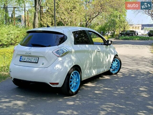 Белый Рено Зое, объемом двигателя 0 л и пробегом 157 тыс. км за 6400 $, фото 1 на Automoto.ua