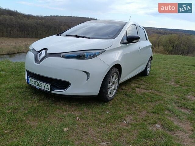 Белый Рено Зое, объемом двигателя 0 л и пробегом 150 тыс. км за 6300 $, фото 1 на Automoto.ua