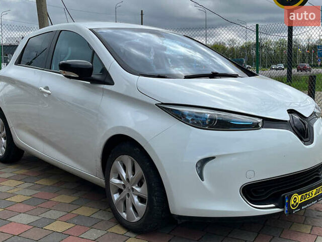 Белый Рено Зое, объемом двигателя 0 л и пробегом 97 тыс. км за 7600 $, фото 1 на Automoto.ua
