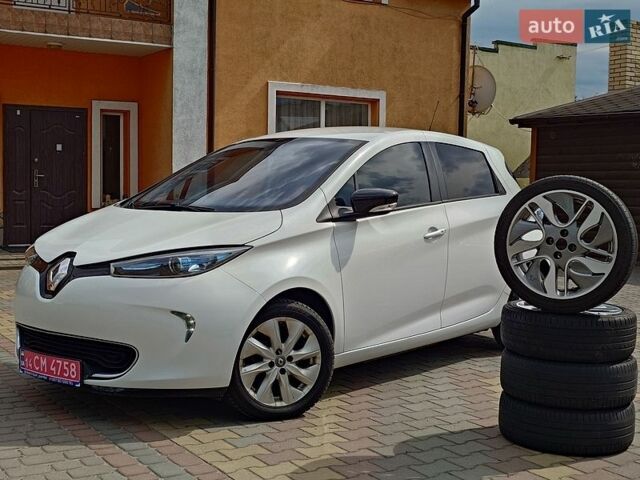 Белый Рено Зое, объемом двигателя 0 л и пробегом 60 тыс. км за 7555 $, фото 1 на Automoto.ua