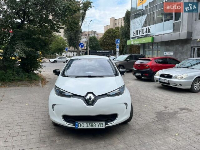 Белый Рено Зое, объемом двигателя 0 л и пробегом 102 тыс. км за 6800 $, фото 1 на Automoto.ua