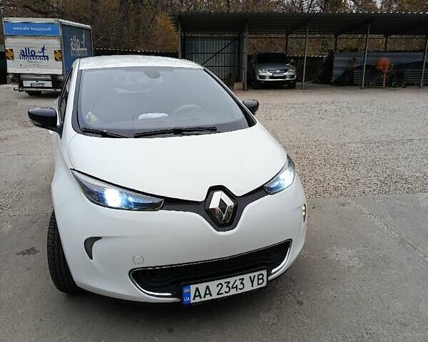 Белый Рено Зое, объемом двигателя 0 л и пробегом 150 тыс. км за 6400 $, фото 1 на Automoto.ua