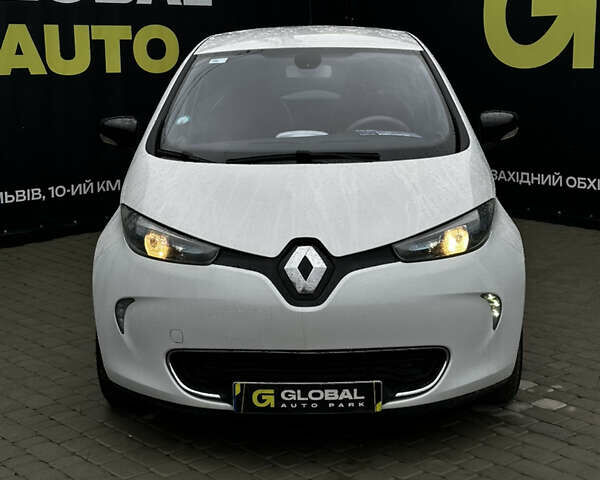 Белый Рено Зое, объемом двигателя 0 л и пробегом 90 тыс. км за 6400 $, фото 1 на Automoto.ua