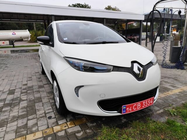 Белый Рено Зое, объемом двигателя 0 л и пробегом 137 тыс. км за 5650 $, фото 1 на Automoto.ua