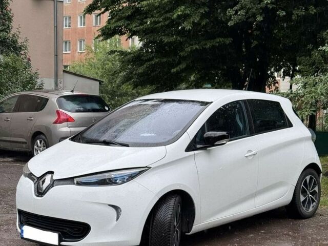 Белый Рено Зое, объемом двигателя 0 л и пробегом 130 тыс. км за 5200 $, фото 1 на Automoto.ua