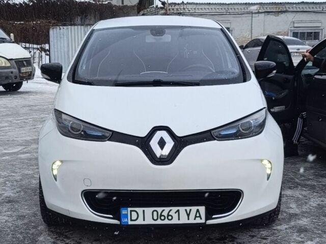 Белый Рено Зое, объемом двигателя 0 л и пробегом 270 тыс. км за 6500 $, фото 1 на Automoto.ua