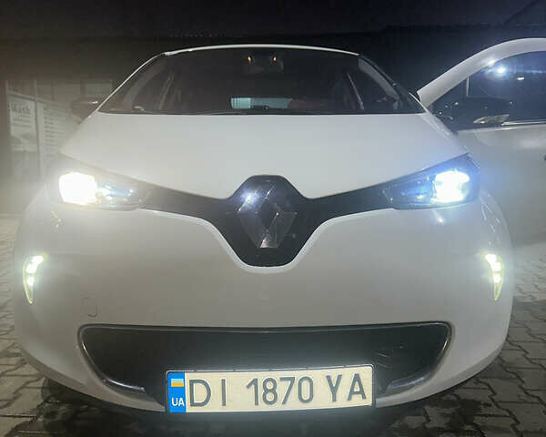 Белый Рено Зое, объемом двигателя 0 л и пробегом 162 тыс. км за 6500 $, фото 1 на Automoto.ua