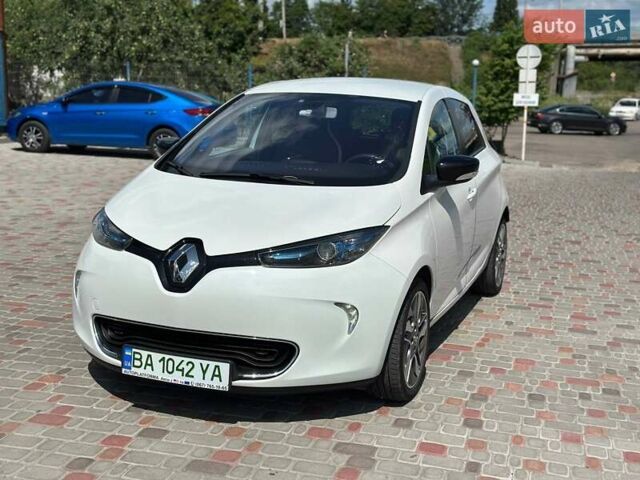 Белый Рено Зое, объемом двигателя 0 л и пробегом 70 тыс. км за 8600 $, фото 1 на Automoto.ua