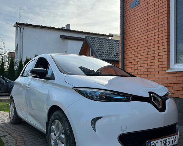 Белый Рено Зое, объемом двигателя 0 л и пробегом 106 тыс. км за 9000 $, фото 1 на Automoto.ua