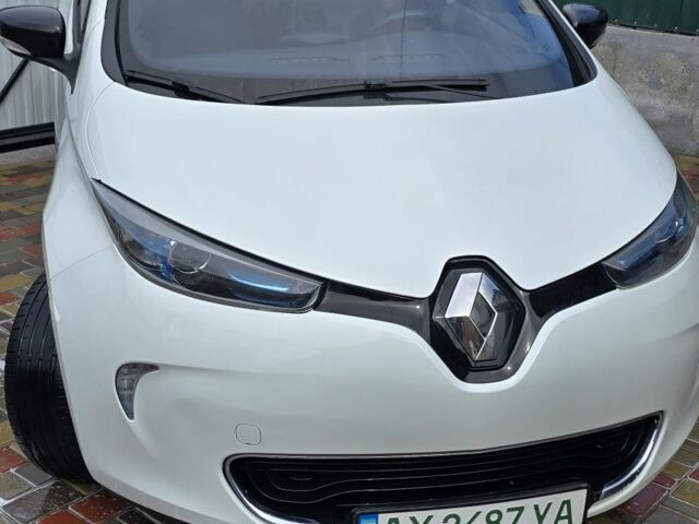 Белый Рено Зое, объемом двигателя 0 л и пробегом 110 тыс. км за 7026 $, фото 1 на Automoto.ua