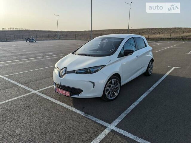 Белый Рено Зое, объемом двигателя 0 л и пробегом 54 тыс. км за 8000 $, фото 1 на Automoto.ua