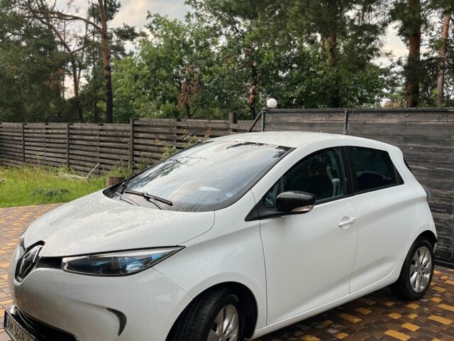 Белый Рено Зое, объемом двигателя 0 л и пробегом 136 тыс. км за 6950 $, фото 1 на Automoto.ua