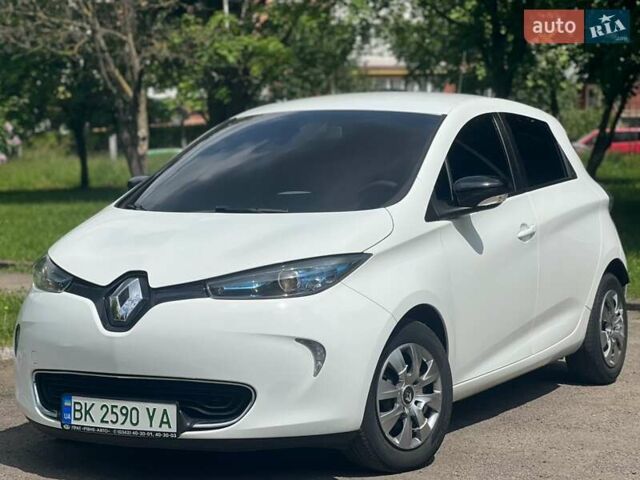 Белый Рено Зое, объемом двигателя 0 л и пробегом 82 тыс. км за 7650 $, фото 1 на Automoto.ua