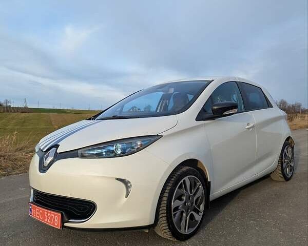 Белый Рено Зое, объемом двигателя 0 л и пробегом 85 тыс. км за 6900 $, фото 1 на Automoto.ua