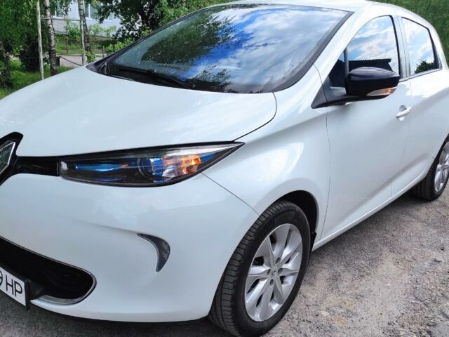 Белый Рено Зое, объемом двигателя 0 л и пробегом 95 тыс. км за 13999 $, фото 1 на Automoto.ua