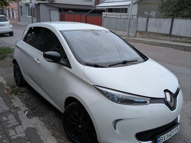 Белый Рено Зое, объемом двигателя 0 л и пробегом 135 тыс. км за 7300 $, фото 1 на Automoto.ua