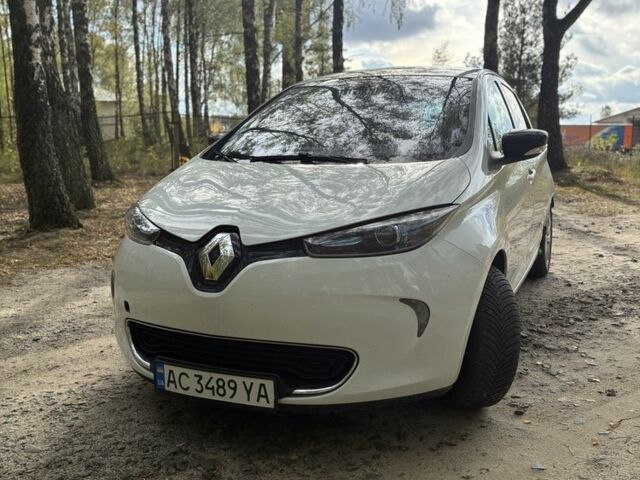 Белый Рено Зое, объемом двигателя 0 л и пробегом 139 тыс. км за 5215 $, фото 1 на Automoto.ua