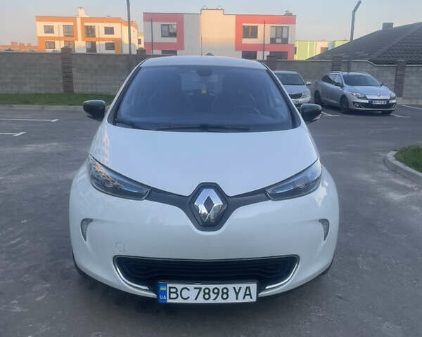 Белый Рено Зое, объемом двигателя 0 л и пробегом 150 тыс. км за 6700 $, фото 1 на Automoto.ua