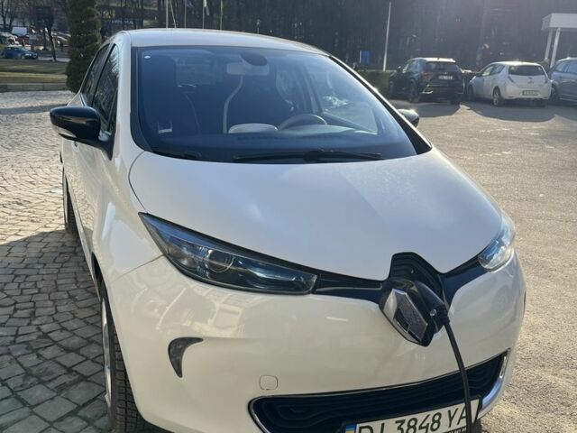 Белый Рено Зое, объемом двигателя 0 л и пробегом 144 тыс. км за 7500 $, фото 1 на Automoto.ua