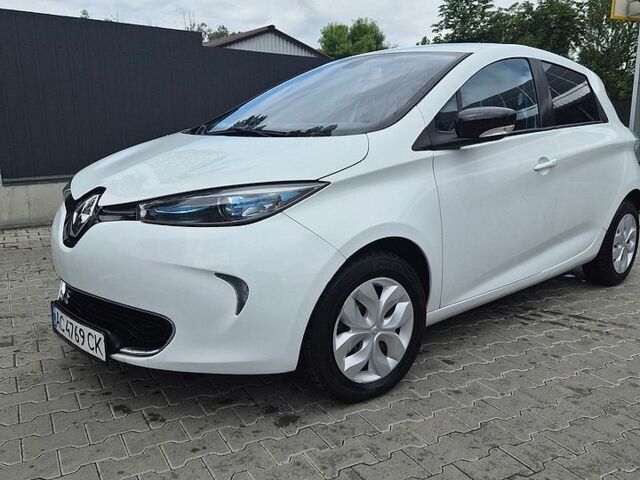 Белый Рено Зое, объемом двигателя 0 л и пробегом 76 тыс. км за 6100 $, фото 1 на Automoto.ua