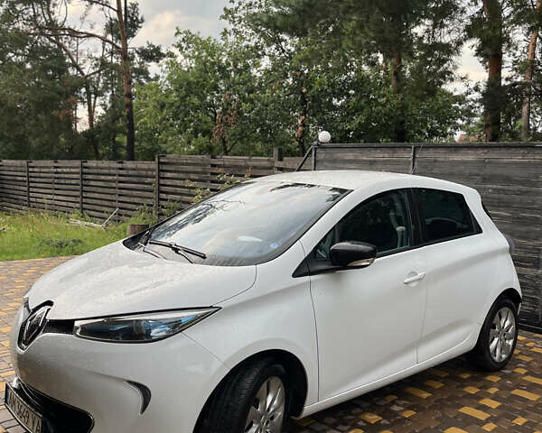 Белый Рено Зое, объемом двигателя 0 л и пробегом 145 тыс. км за 6850 $, фото 1 на Automoto.ua