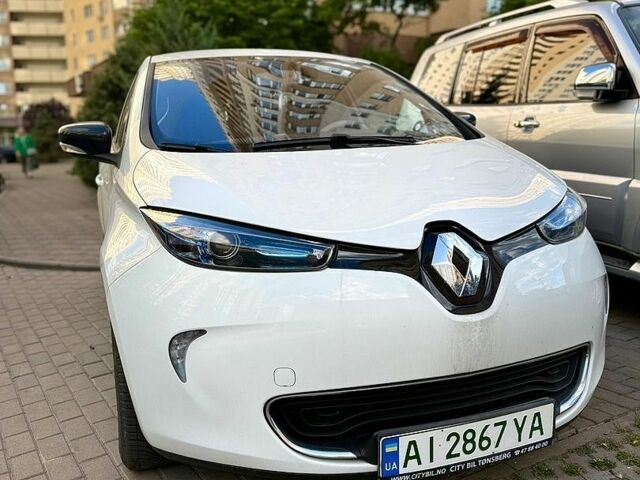 Белый Рено Зое, объемом двигателя 0 л и пробегом 96 тыс. км за 6500 $, фото 1 на Automoto.ua