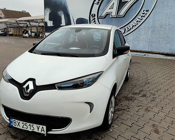 Белый Рено Зое, объемом двигателя 0 л и пробегом 98 тыс. км за 6200 $, фото 1 на Automoto.ua