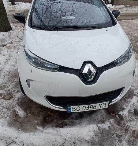 Белый Рено Зое, объемом двигателя 0 л и пробегом 100 тыс. км за 6000 $, фото 1 на Automoto.ua