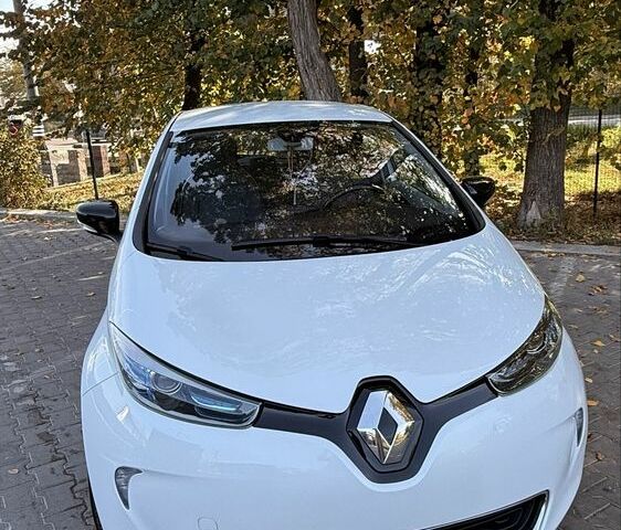 Белый Рено Зое, объемом двигателя 0 л и пробегом 79 тыс. км за 7522 $, фото 1 на Automoto.ua