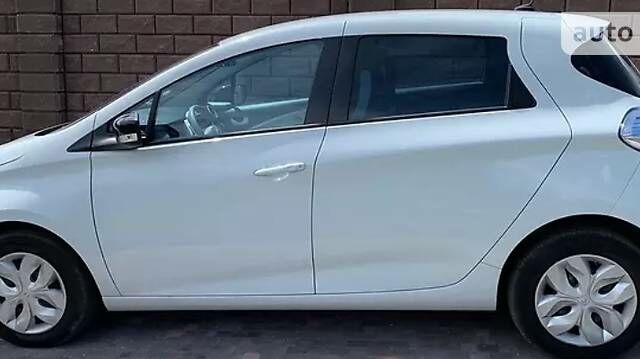 Білий Рено Зое, об'ємом двигуна 0 л та пробігом 85 тис. км за 11800 $, фото 1 на Automoto.ua