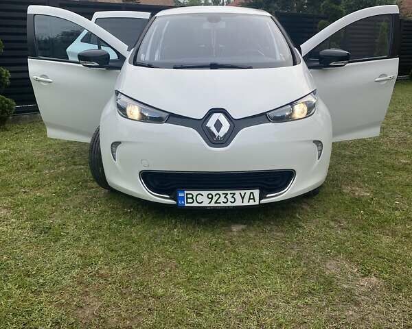 Белый Рено Зое, объемом двигателя 0 л и пробегом 126 тыс. км за 6800 $, фото 1 на Automoto.ua