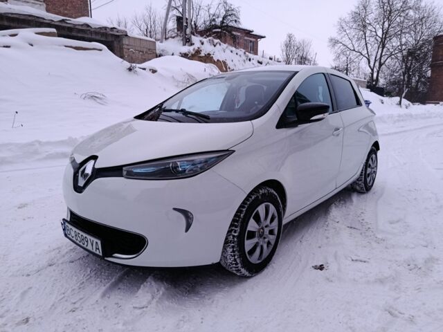 Белый Рено Зое, объемом двигателя 0 л и пробегом 96 тыс. км за 5999 $, фото 1 на Automoto.ua