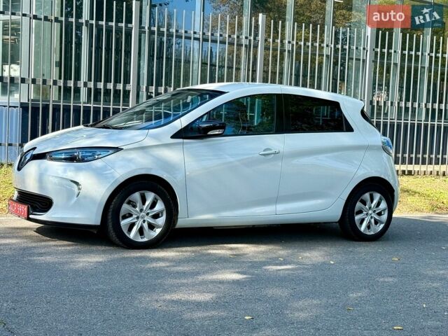 Белый Рено Зое, объемом двигателя 0 л и пробегом 48 тыс. км за 8300 $, фото 1 на Automoto.ua