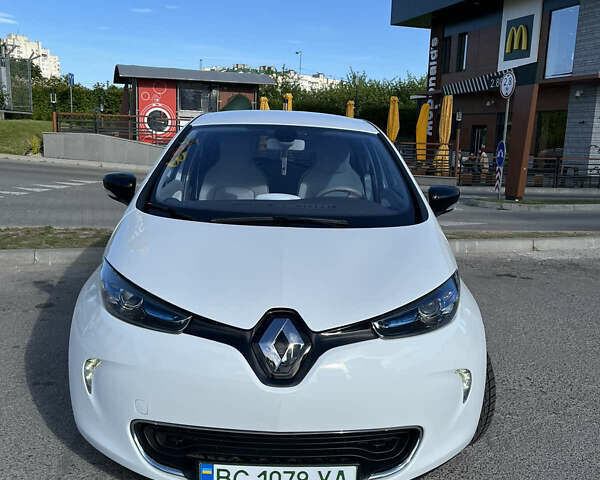 Белый Рено Зое, объемом двигателя 0 л и пробегом 61 тыс. км за 7900 $, фото 1 на Automoto.ua
