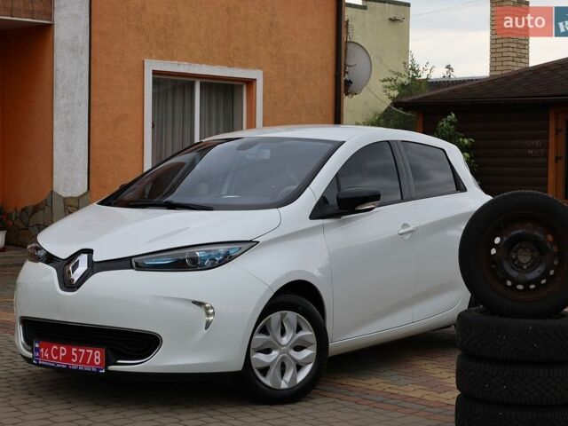 Белый Рено Зое, объемом двигателя 0 л и пробегом 125 тыс. км за 7000 $, фото 1 на Automoto.ua