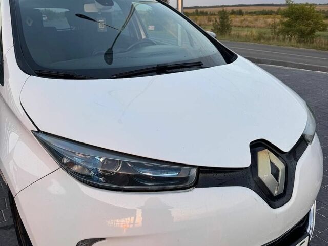 Белый Рено Зое, объемом двигателя 0 л и пробегом 212 тыс. км за 5900 $, фото 1 на Automoto.ua