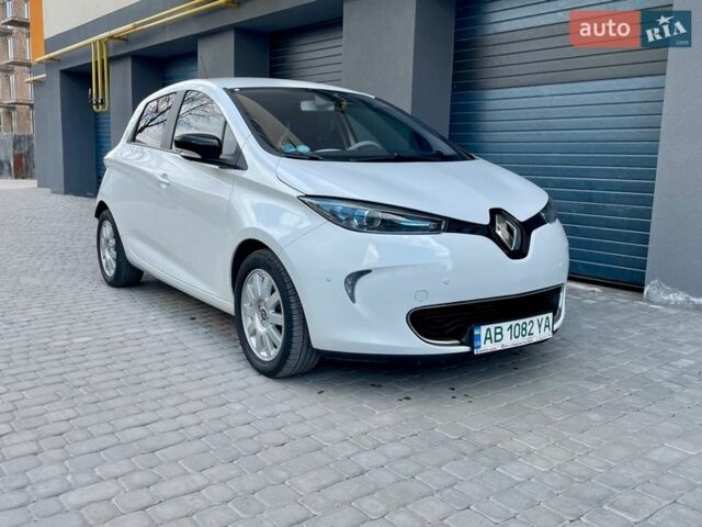 Белый Рено Зое, объемом двигателя 0 л и пробегом 158 тыс. км за 6100 $, фото 1 на Automoto.ua