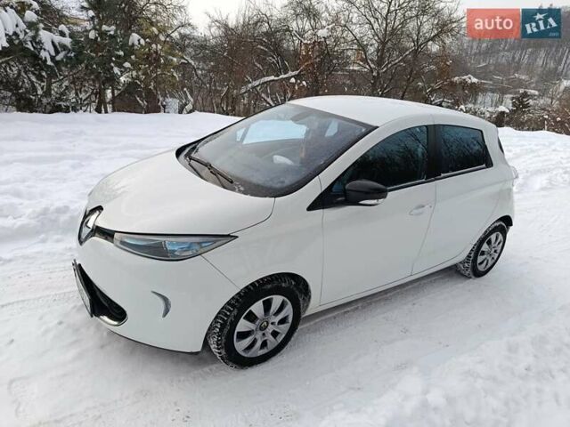 Белый Рено Зое, объемом двигателя 0 л и пробегом 96 тыс. км за 6150 $, фото 1 на Automoto.ua