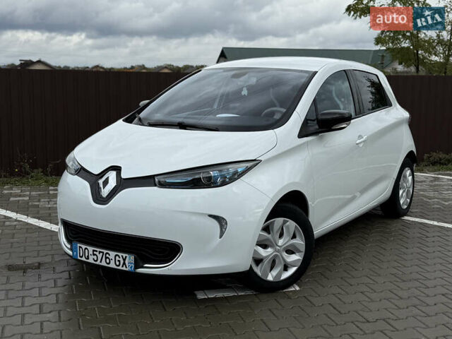 Белый Рено Зое, объемом двигателя 0 л и пробегом 32 тыс. км за 6600 $, фото 1 на Automoto.ua